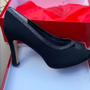Ros Hommerson black dress pumps